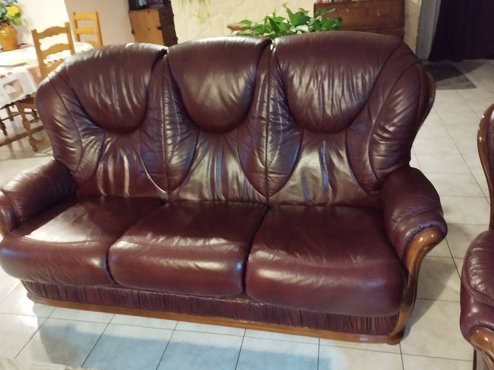 Canape non Convertible 3 places couleur bordeaux et
Fauteuil 350 Couze-et-Saint-Front (24)