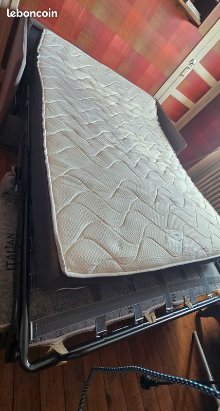 CANAPE CONVERTIBLE TRES BON ETAT 1000 Charavines (38)