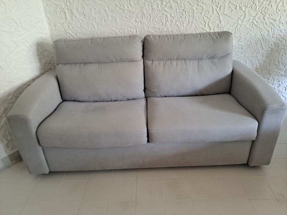 Canap� convertible trois places 650 Cavalaire-sur-Mer (83)