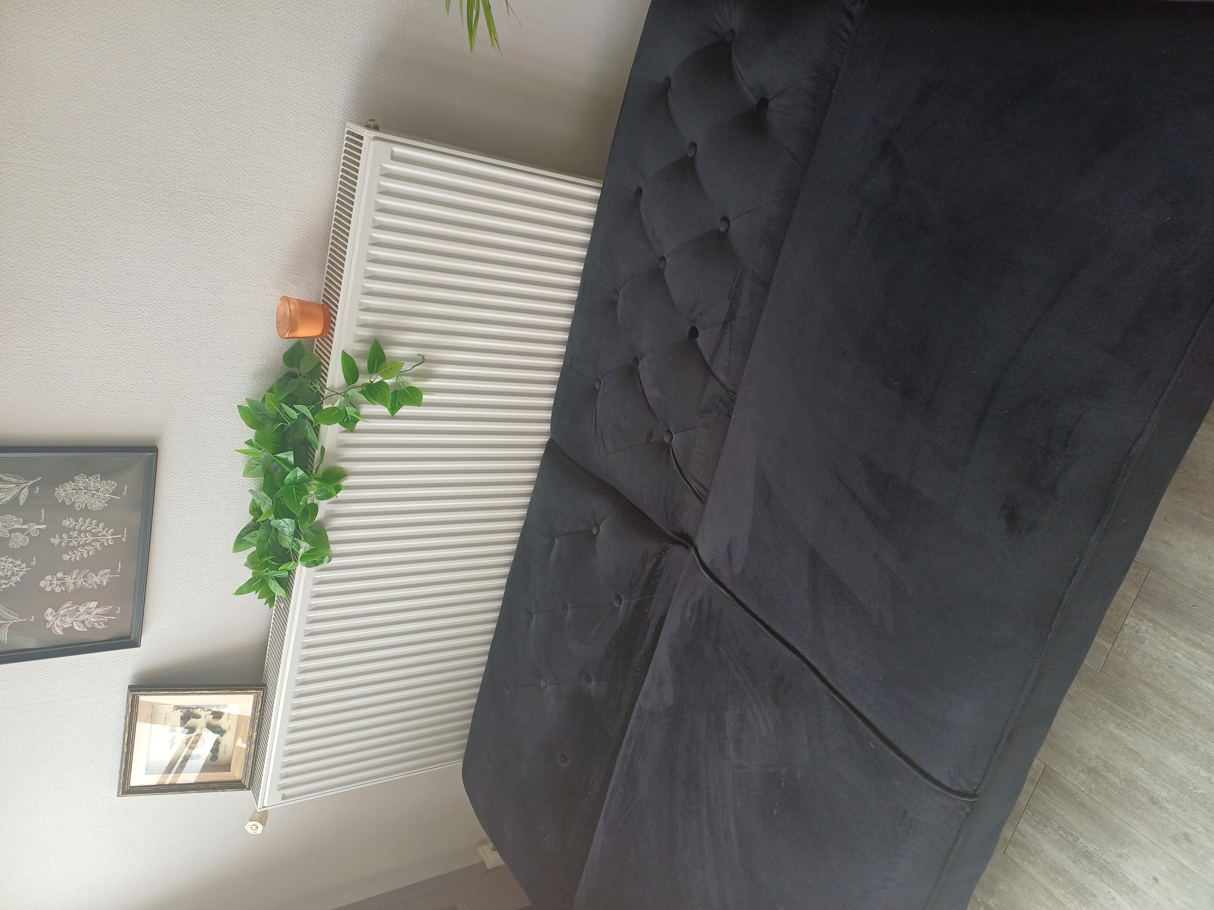 Canap� convertible 213 x 106 cm en velours noir 299 Rouen (76)