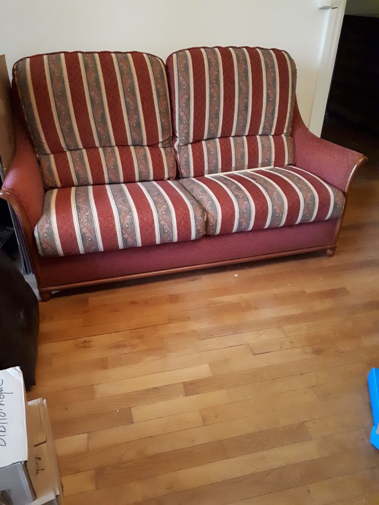 Canap�  convertible. 
0 Paris 12 (75)