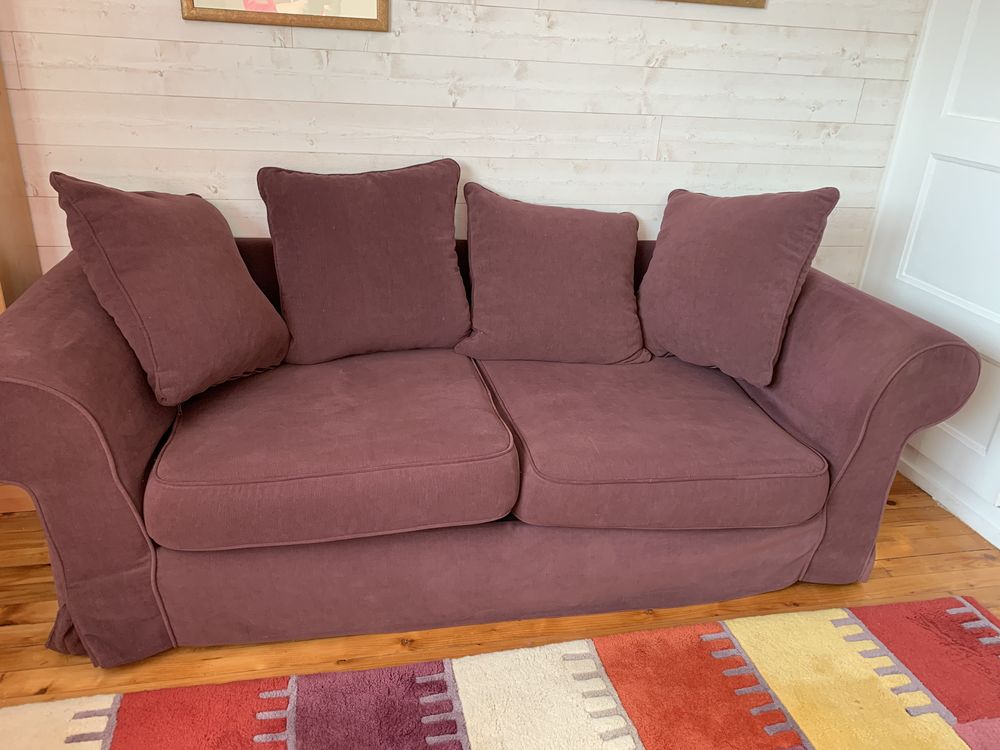 canap� de couleur mauve  en tr�s bon �tat.
0 Oresmaux (80)