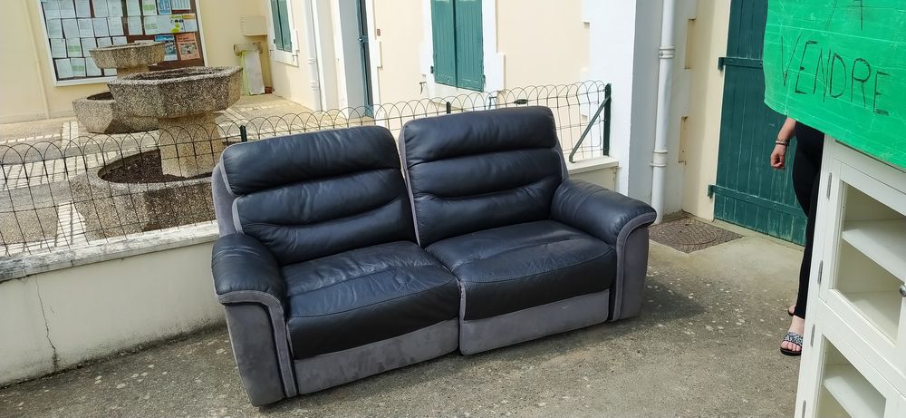 canap� en croute de cuir tr�s �pais 300 Tourette-du-Ch�teau (06)