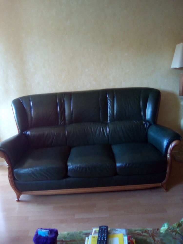 CANAPE CUIR 3PLACES 950 Chamali�res (63)