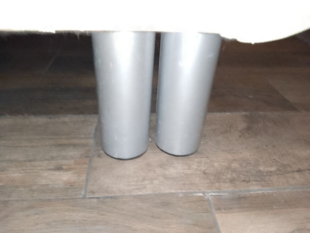 Canap�  cuir beige 60 Le Mazeau (85)