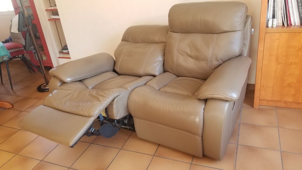 Canap� cuir beige Jambes relevables �lectrique 2 places 0 Saint-Antoine-du-Rocher (37)