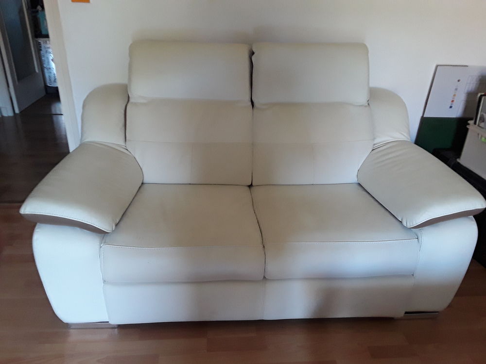 Canap� cuir blanc 2 places 150 Perpignan (66)