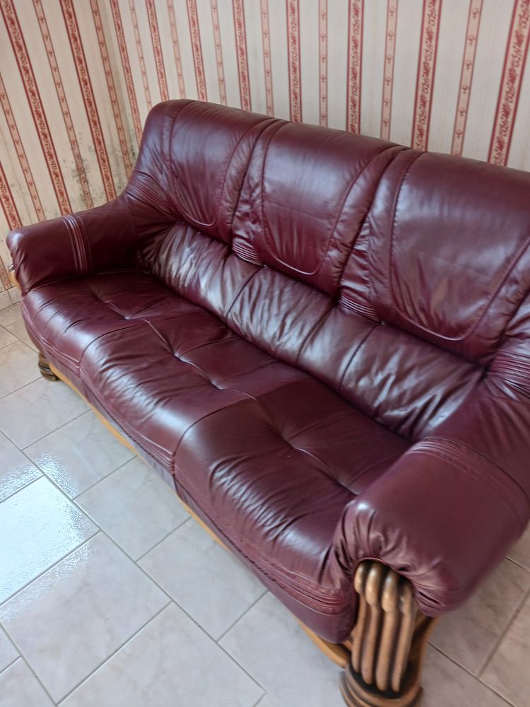 Canap� cuir et bois +table 50 Bignicourt-sur-Marne (51)