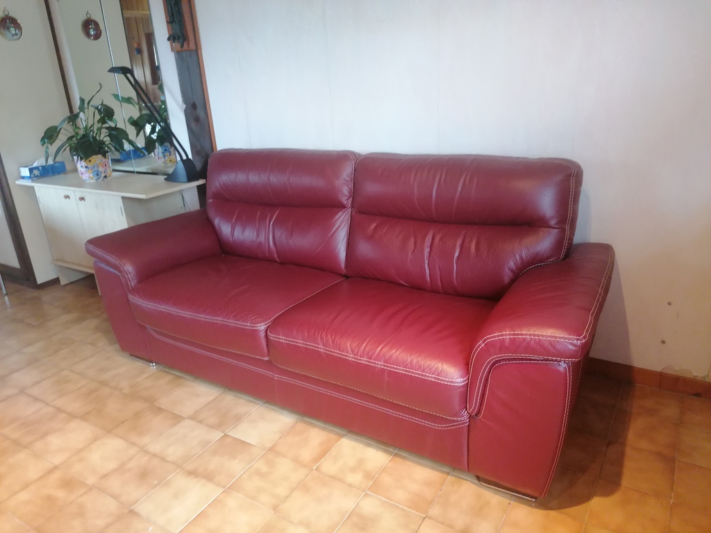 Canap� cuir bordeau en TBE 200 La Nocle-Maulaix (58)
