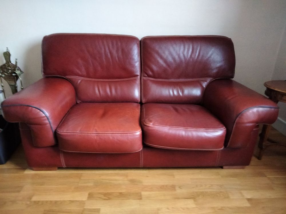Canap� cuir bordeaux bon �tat 250 La Baule-Escoublac (44)
