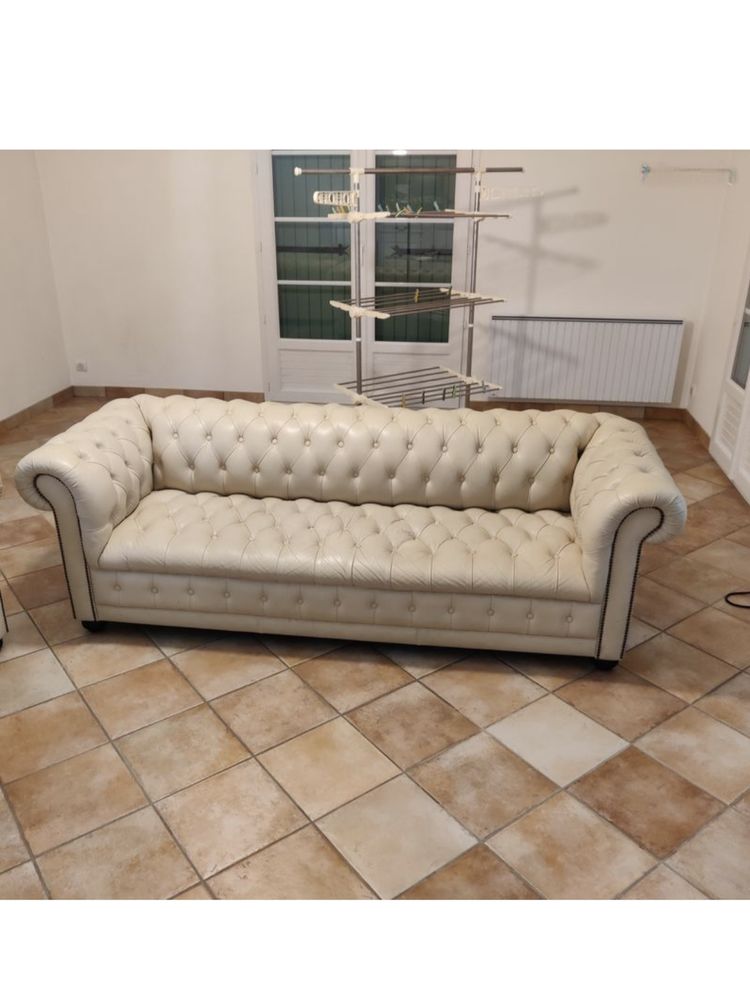 canap� cuir Chesterfield 390 Rochemaure (07)