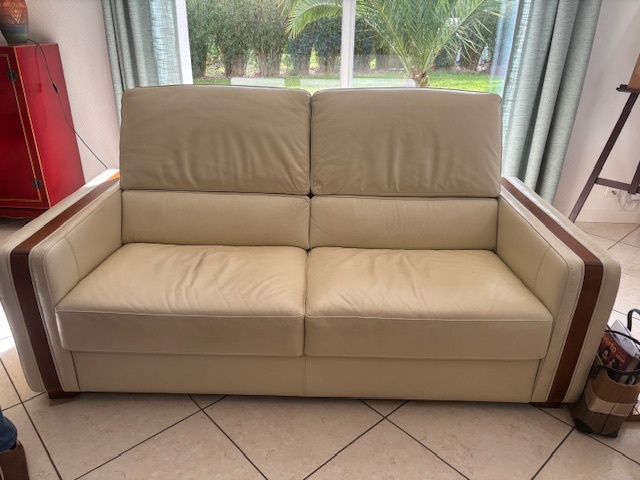 Canap� en cuir cr�me deux places 300 Quimper (29)
