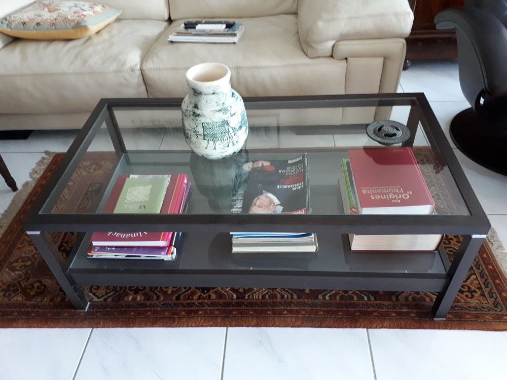  Canap� en cuir dimensions 210 x 215 x 103 et 
Table basse 0 Arcachon (33)