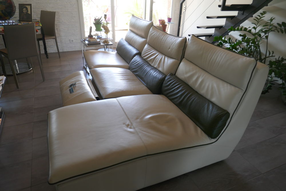 canap� en cuir �tat neuf 950 Marseille 10 (13)