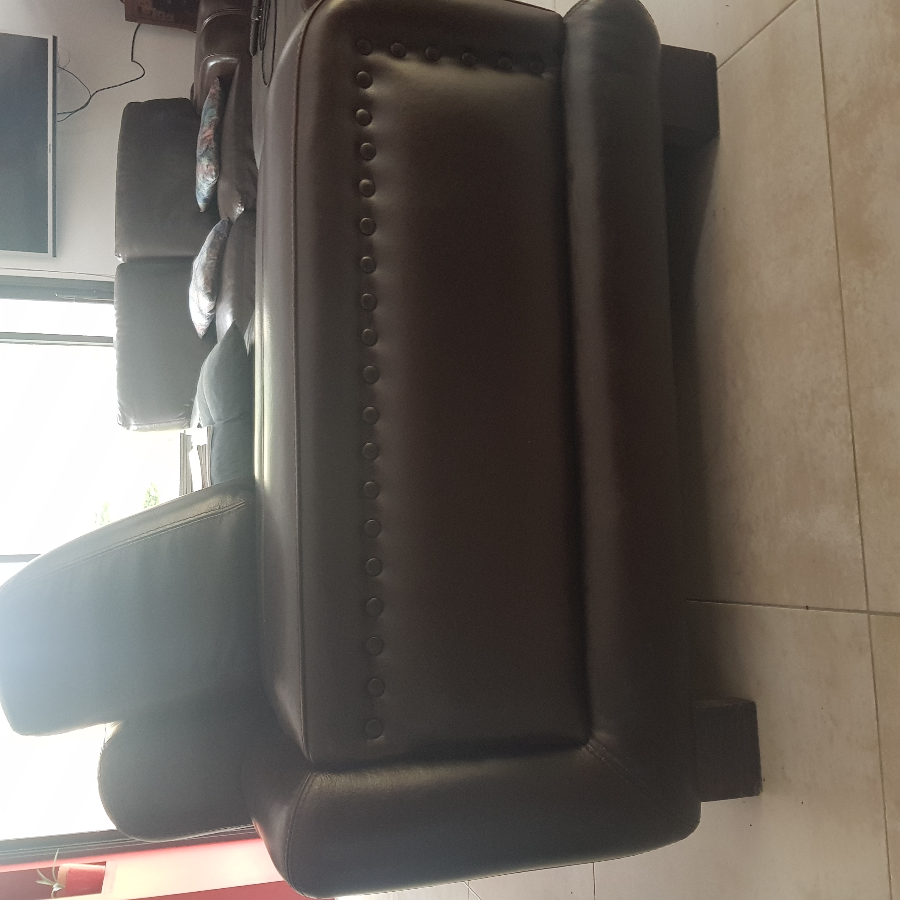 Canap� cuir fixe 320 Saint-Nazaire (44)