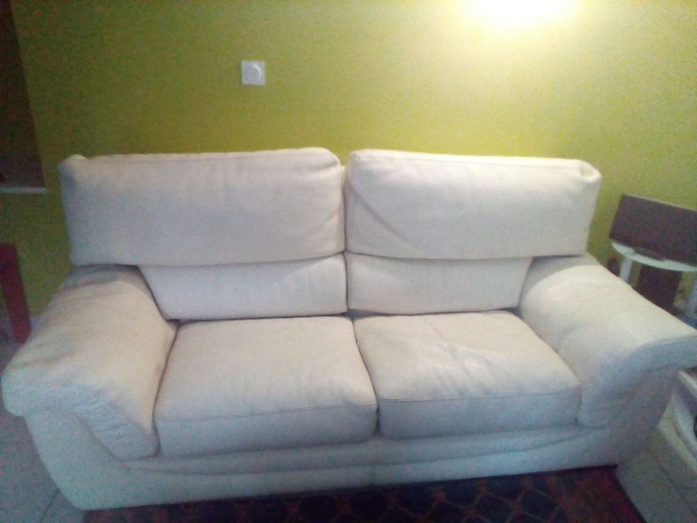canape en cuir grain� couleur creme 3 places 490 Saint-M�loir-des-Ondes (35)