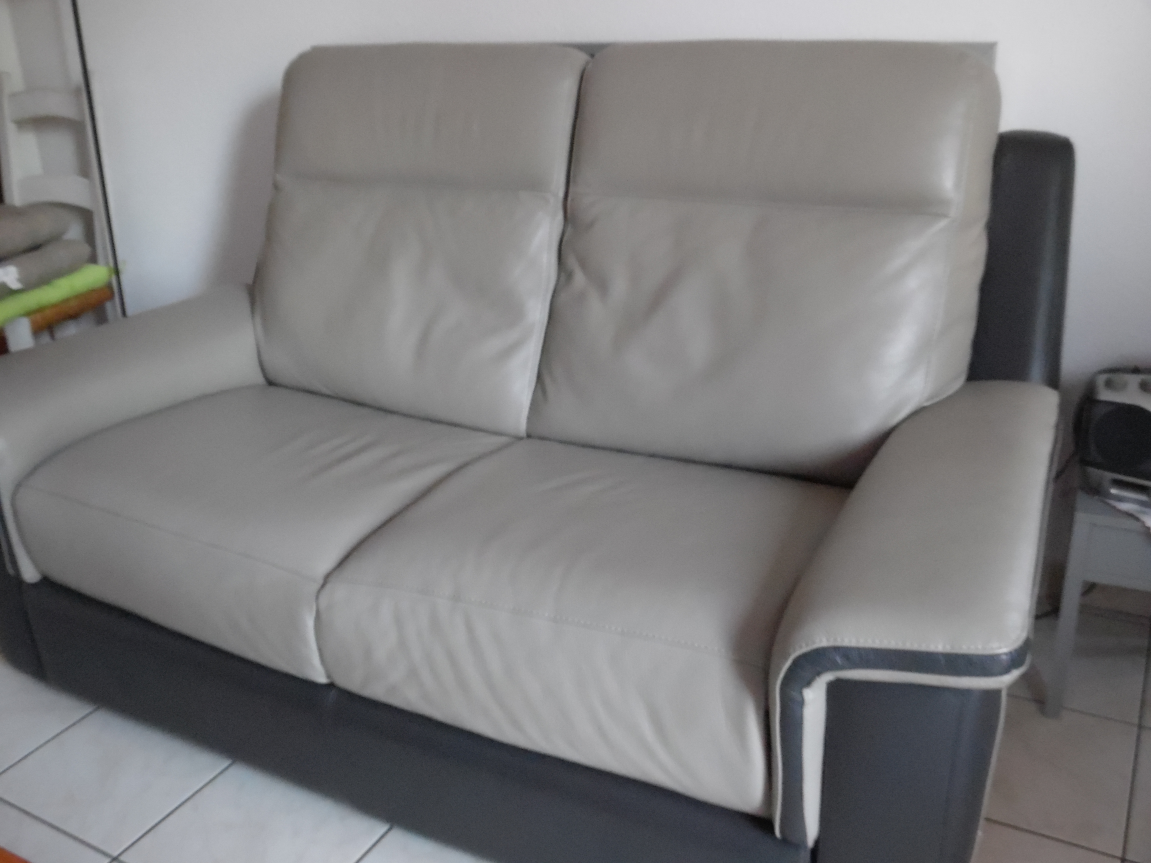 Canap� cuir gris bicolore 200 Toulon (83)