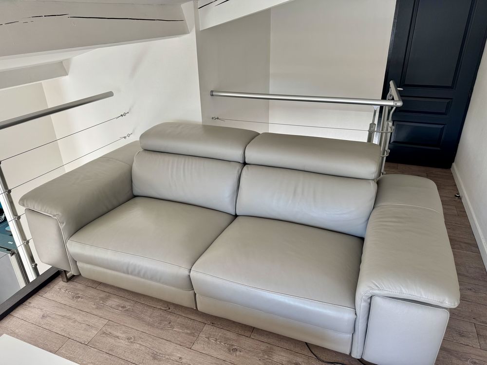 canap� en cuir gris clair 800 Pessac (33)