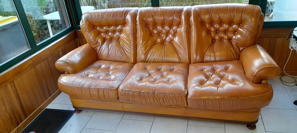Canap�  cuir  havane  3 places �tat  bon style anglais 100 Anceaumeville (76)