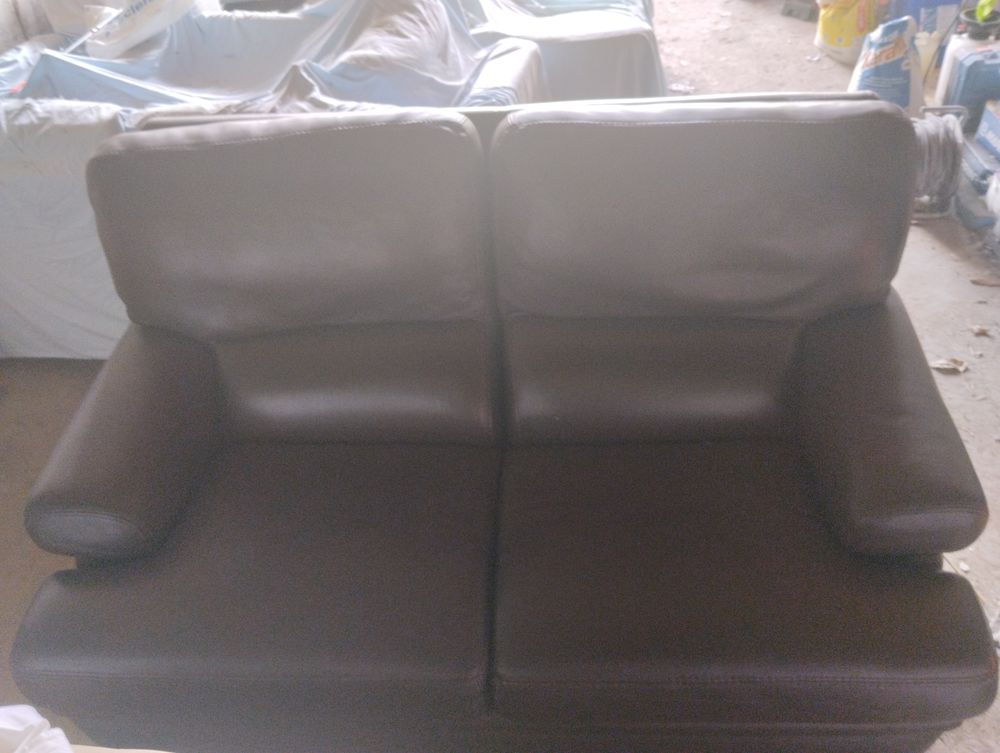 Canap� en cuir marron fonc� et son fauteuil 300 Macau (33)