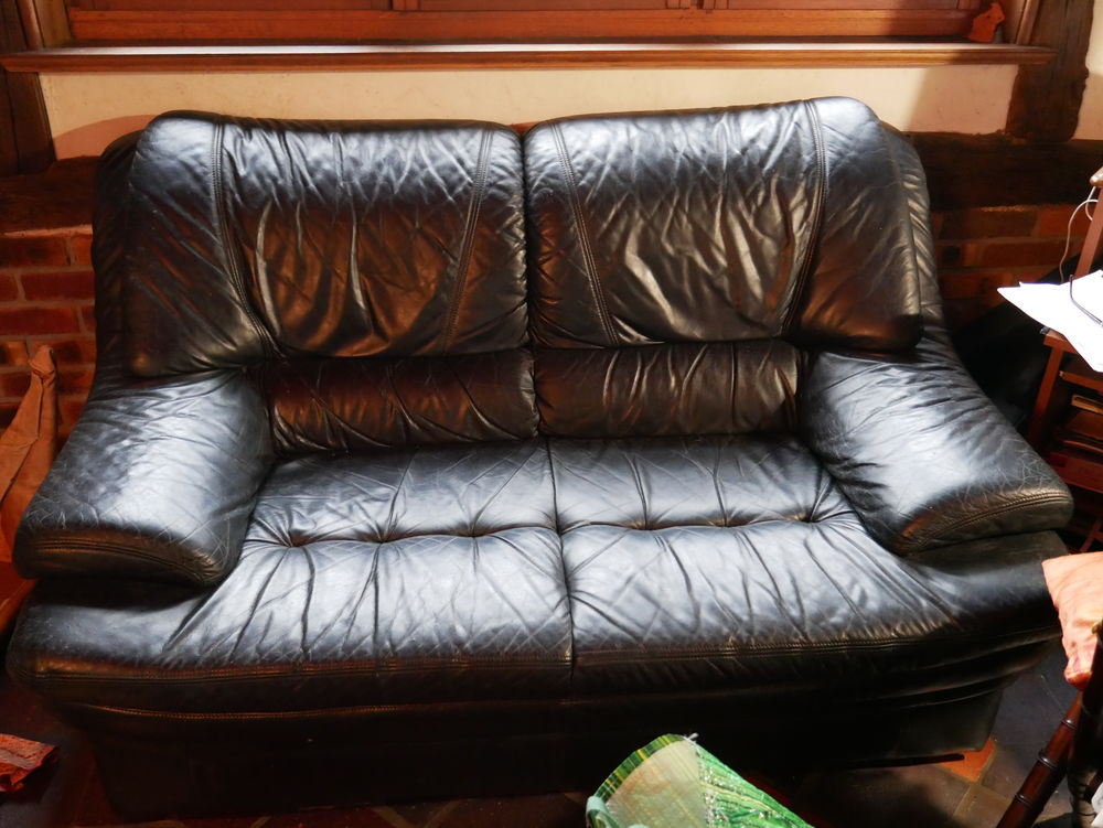 Canap� cuir noir 300 Saint-Denis-le-Ferment (27)