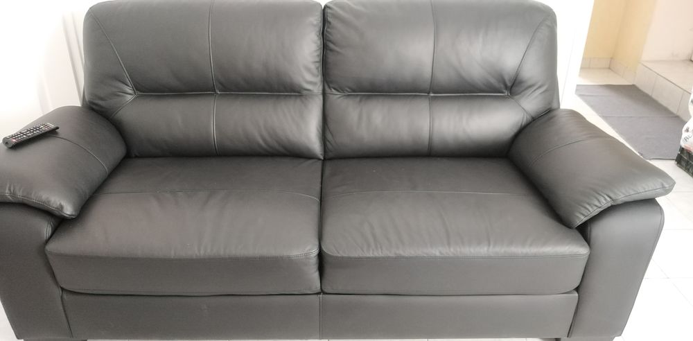 Canap� cuir noir 400 Paussac-et-Saint-Vivien (24)