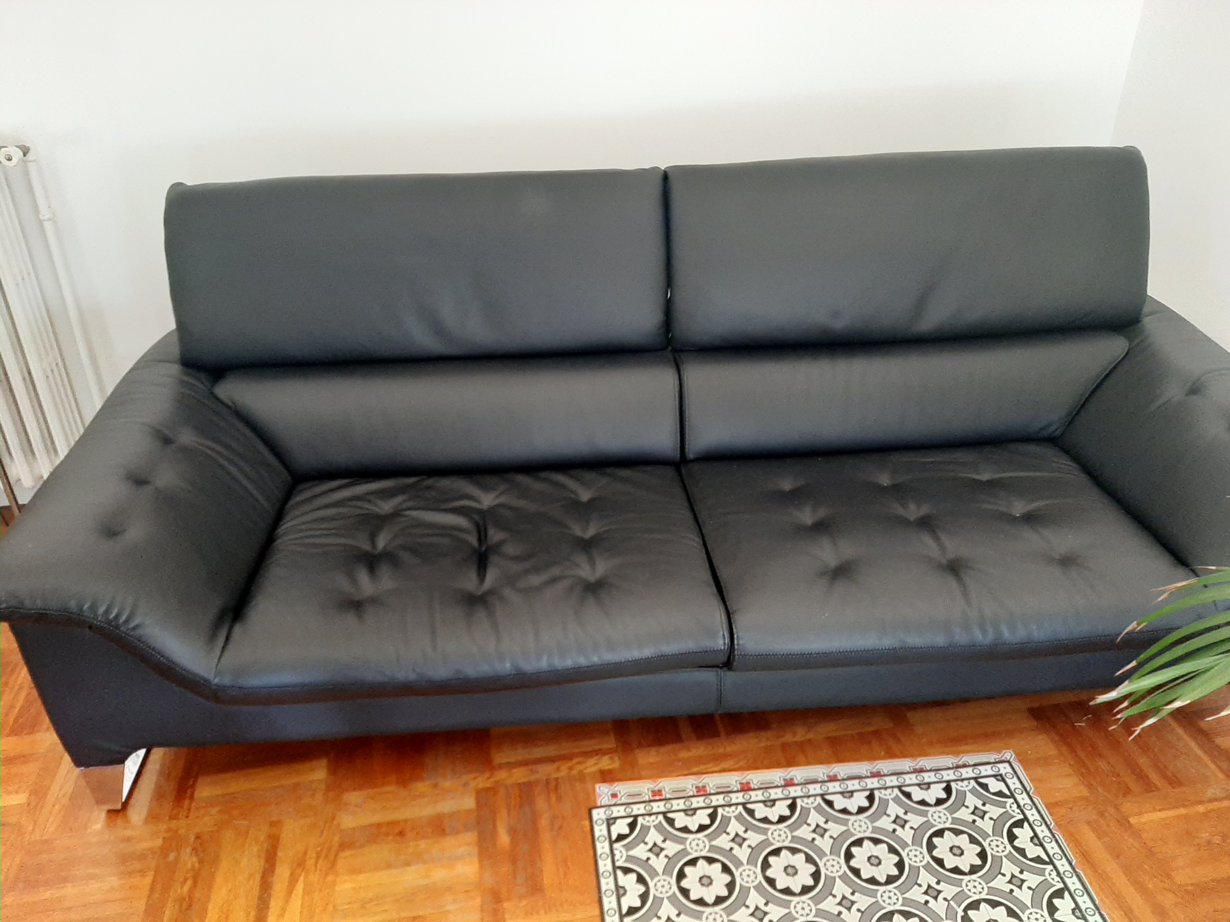 Canap� en cuir noir �l�gant trois places 0 Aubagne (13)