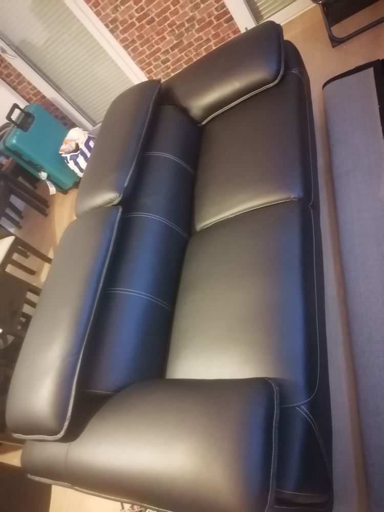 Canap� cuir noir 2 place 600 Issoudun (36)