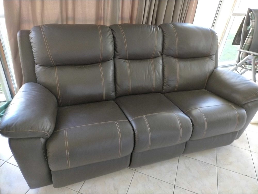 canap� cuir noir trois places tr�s bon �tat facile � transporter ce d�monte en trois 250 Montgaillard-Lauragais (31)