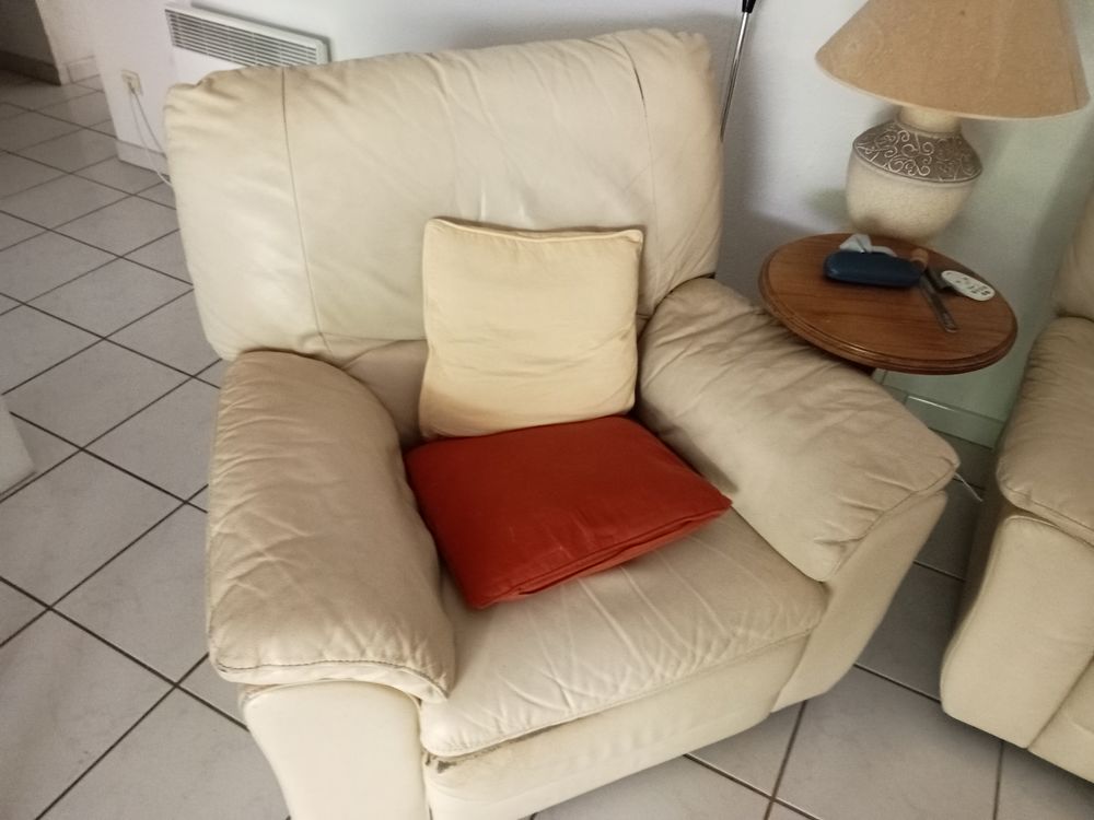 Canap� cuir 3 places avec � chaque extr�mit� si�ge fauteuil 0 Arvert (17)