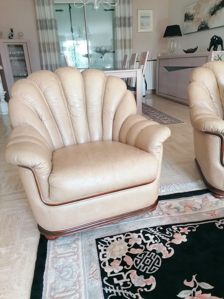 CANAPE CUIR  (3 places ) + 2 FAUTEUILS  + POUF 300 Cholet (49)