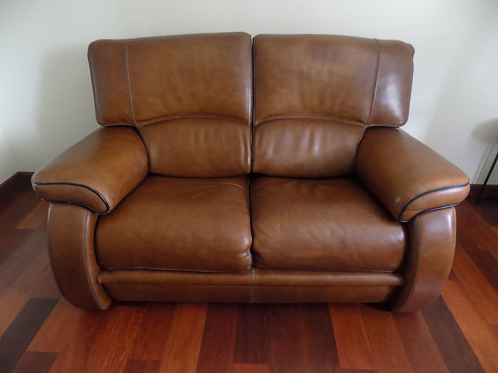 Canap� cuir 2 places 130 Brive-la-Gaillarde (19)
