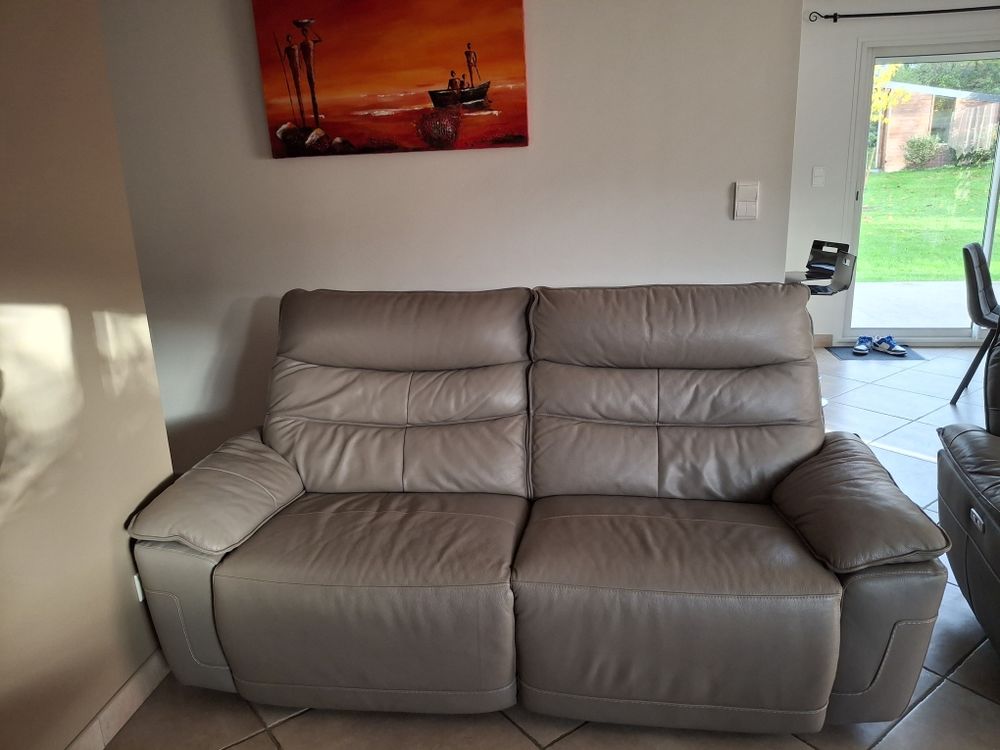 Canap� cuir 3 places �lectrique couleur taupe gris
600 Salles-la-Source (12)