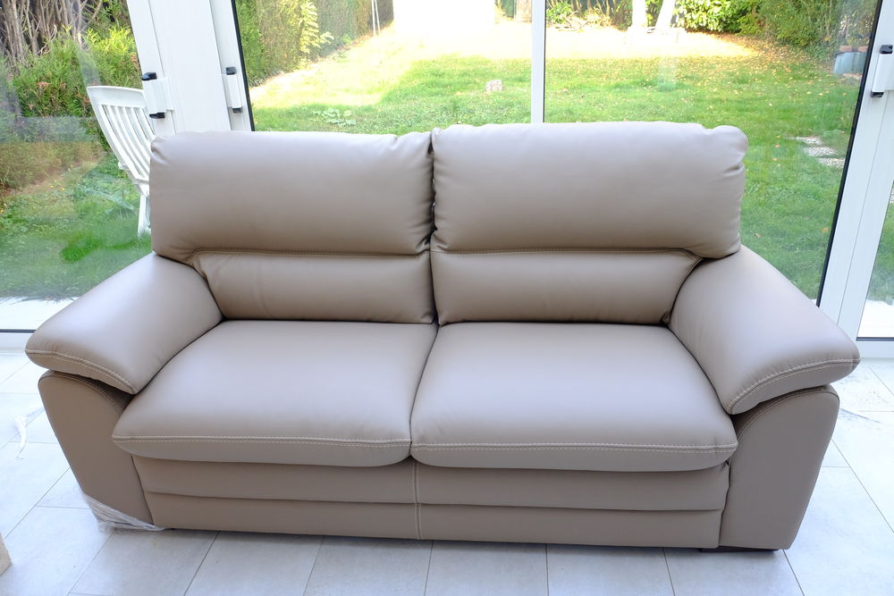 Canap� cuir pleine fleur.Couleur caf�. Long.1,90m. NEUF. 800 Savigny-le-Temple (77)