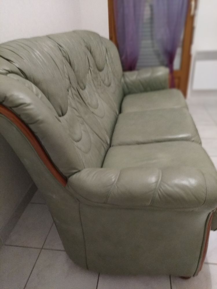 Canap� cuir pleine fleur vert tr�s bon �tat 
130 Lunel (34)