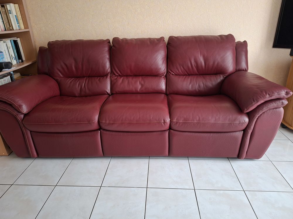  CANAPE  CUIR  ..Rev�tement Buffle....Etat NEUF ..
350 Radenac (56)