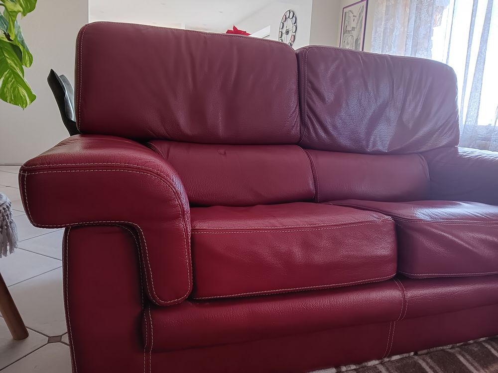 Canap� en cuir rouge  bordeaux 3 places 250 Saint-Just (07)