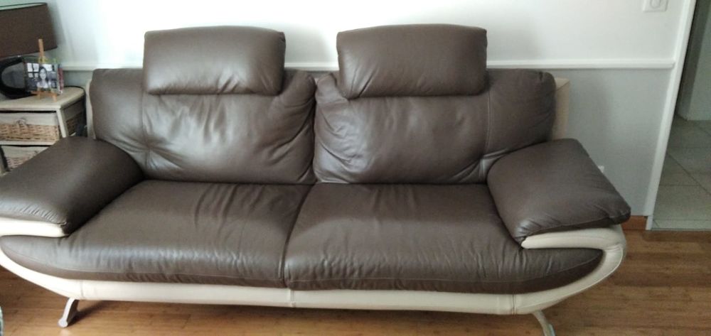 Canap� en cuir tr�s bon �tat 350 Montlh�ry (91)