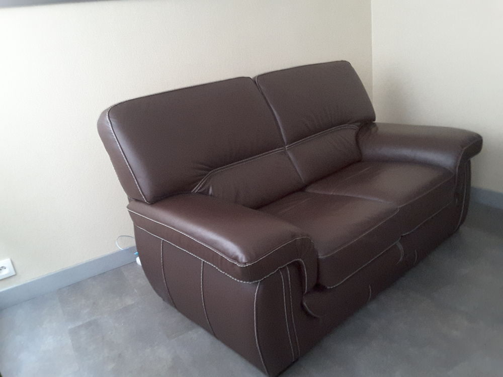 Canap� cuir vachette marron 2 places 300 Vittel (88)