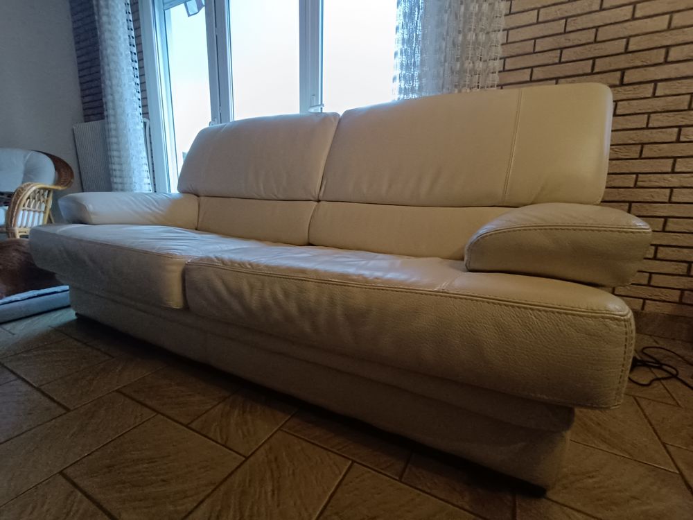 Canap� cuir v�ritable beige 3 places 100 Boissise-le-Roi (77)