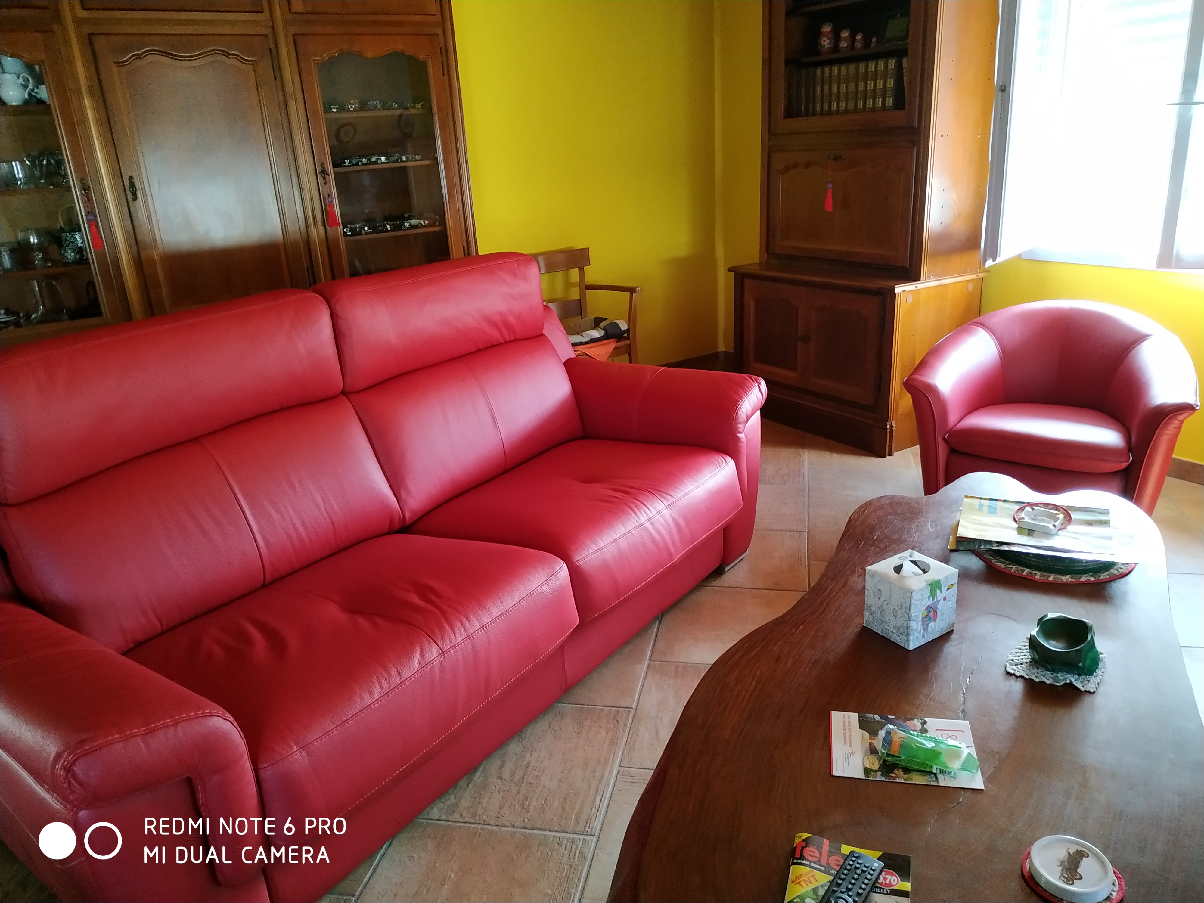 un canap� lit et deux fauteuils en cuir 3500 Aizenay (85)
