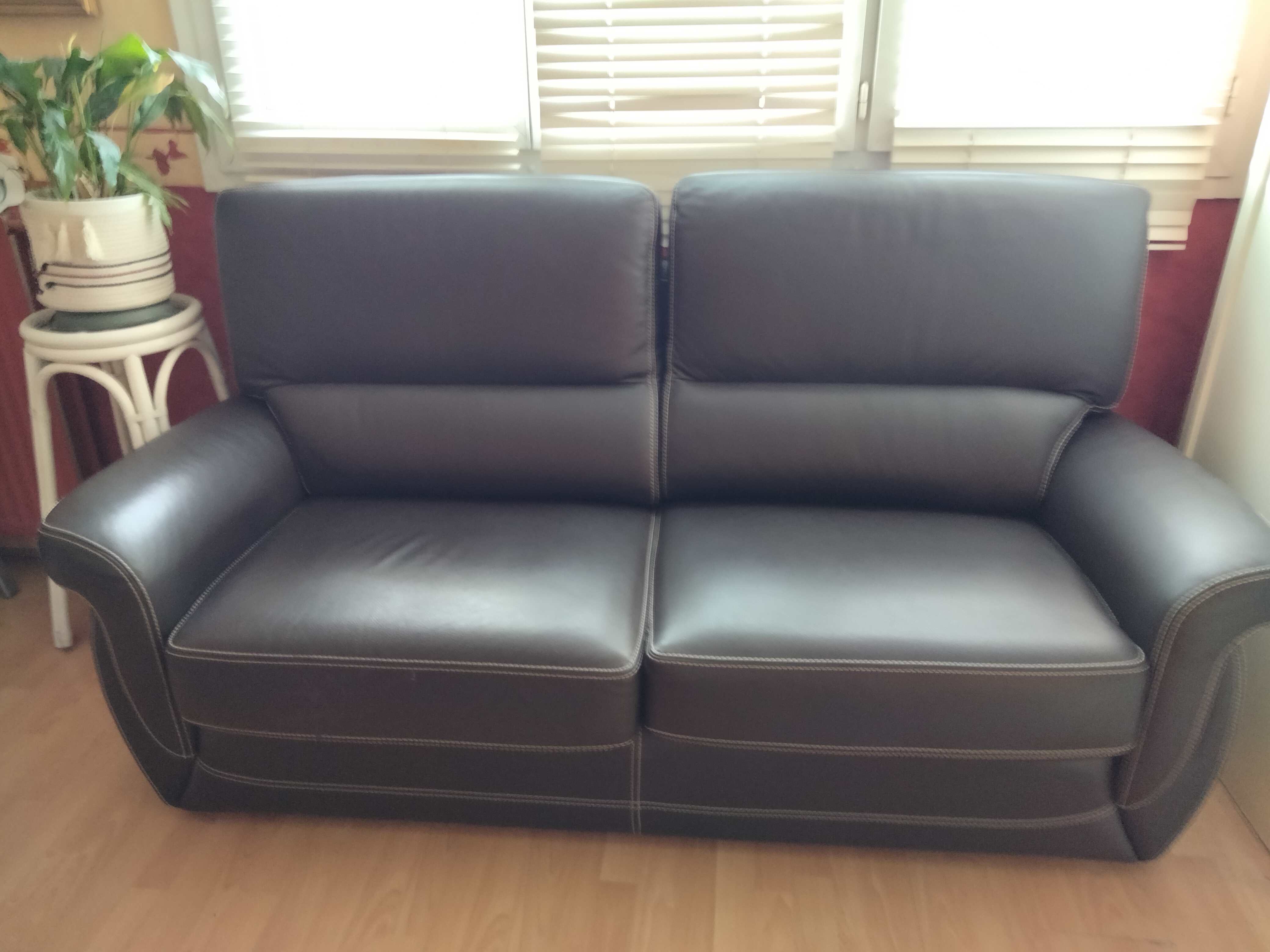 Canap� deux places en cuir noir 800 Orly (94)