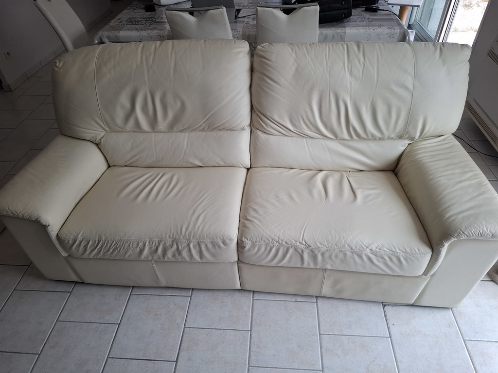 Canap� deux places en cuir cr�me 200 Rougiers (83)
