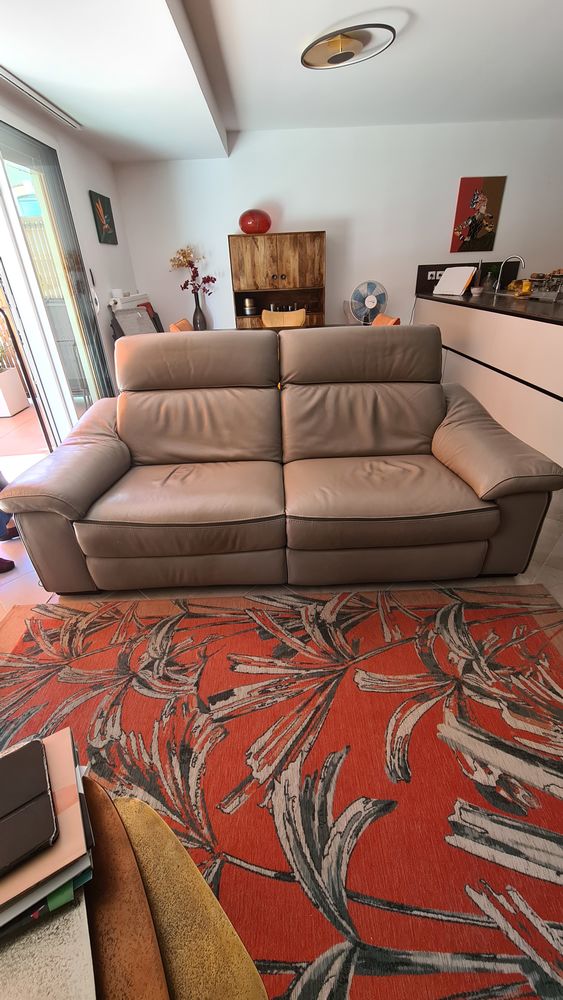 canap�  �lectrique en cuir beige. 300 Villefranche-sur-Sa�ne (69)