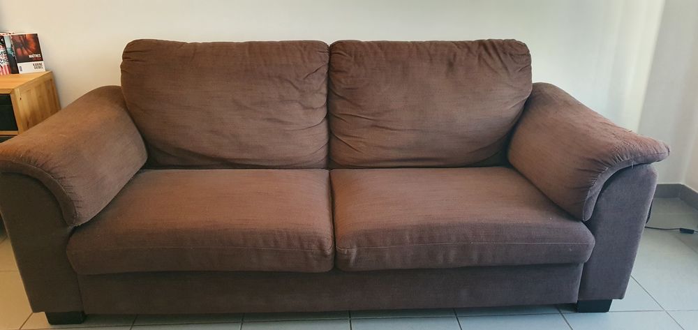 Canap� en bon �tat
Longueur : 213
Profondeur : 90
Assise :64 0 La Valette-du-Var (83)