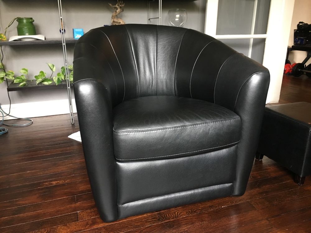 Lot canapé et fauteuil en cuir noir 400 Paris 15 (75)
