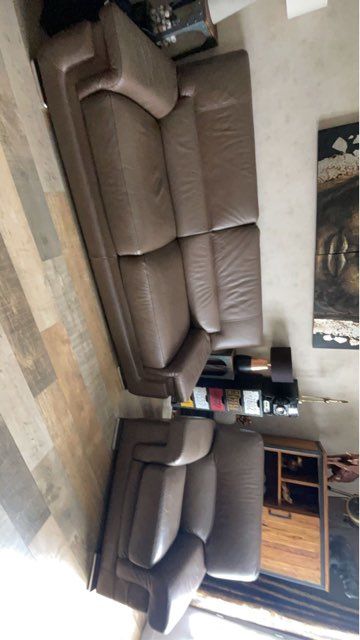 Lot canap� et fauteuil cuir 600 Maincy (77)