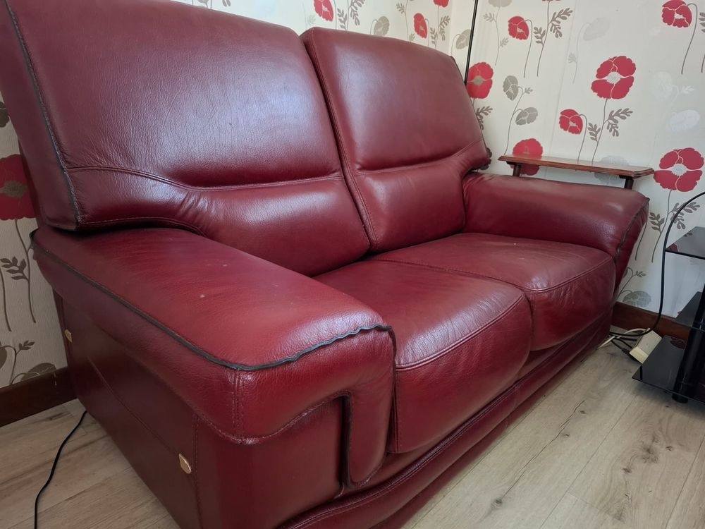 canap� et un fauteuil en cuir bordeaux  cause deces  0 Beaurains (62)