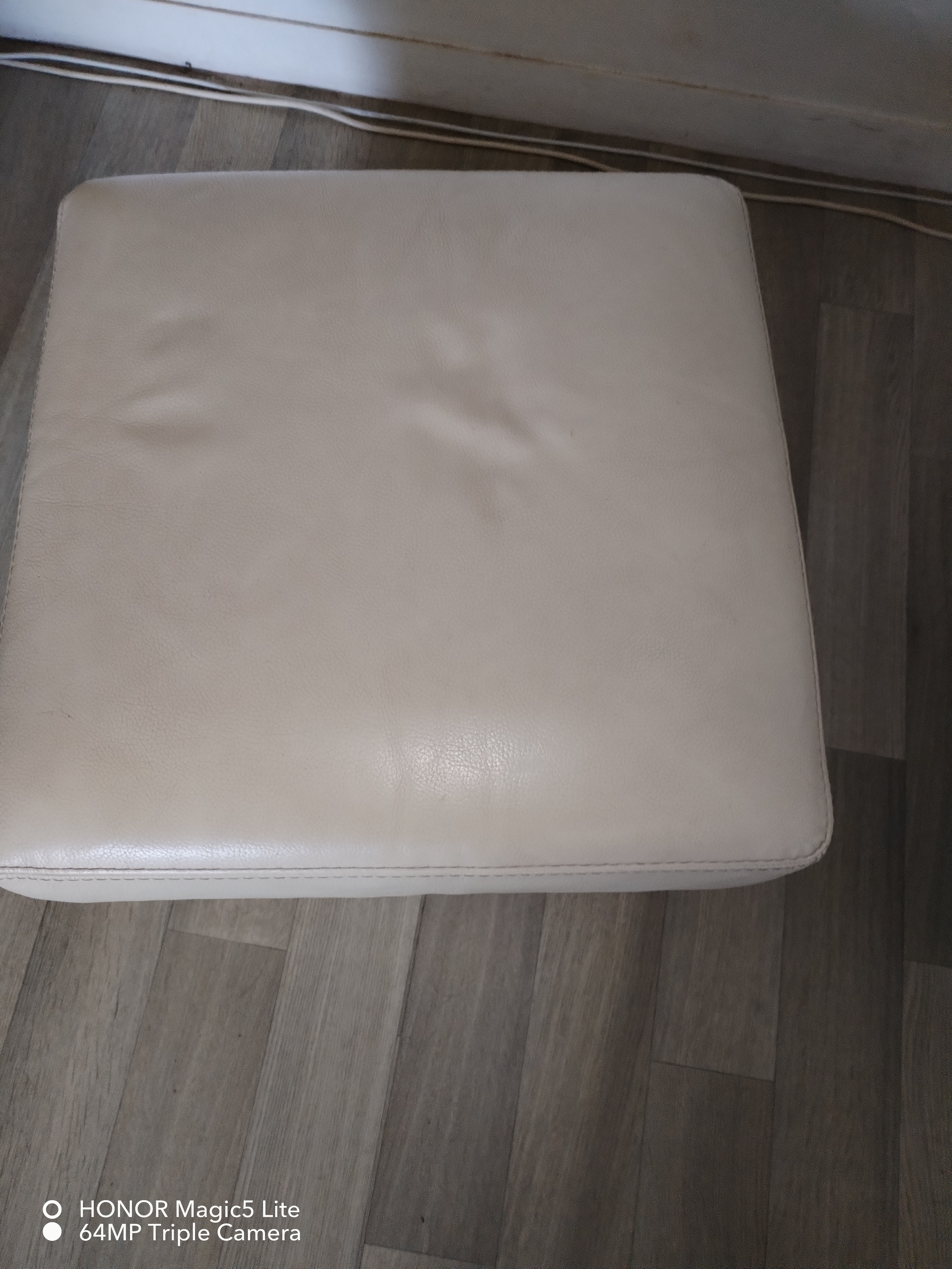 Canap�,  fauteuil,  pouf en cuir 120 Clichy-sous-Bois (93)