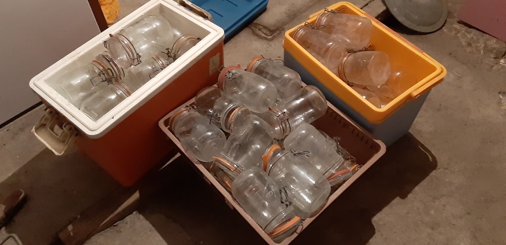 Canap� fauteuil table salon et bocaux 0 Le Vanneau-Irleau (79)